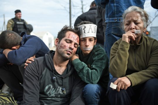 150 απελπισμένοι στον δρόμο για την Αθήνα
