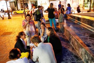 Ανοίγουν τα σπίτια τους στους πρόσφυγες