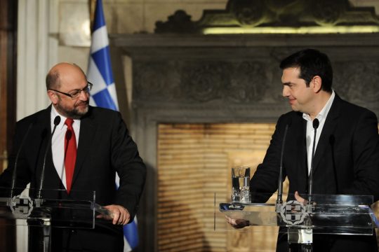 «Παραθυράκι» για ελάφρυνση αφήνει ο Σουλτς