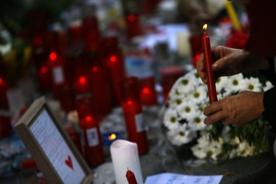 Δημοκρατία με ψιλά γράμματα