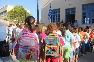Δάσκαλος κατηγορείται ότι ασελγούσε σε μικρές μαθήτριες