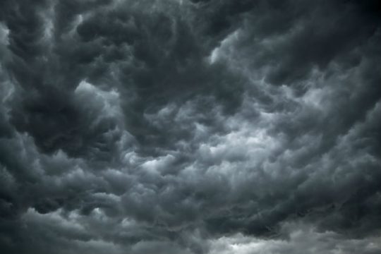 Πάειναν ζμπουρεία κι σκότουσαν του τέρας ν’ τρόικα