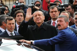Eπέστρεψε μεν αλλά…