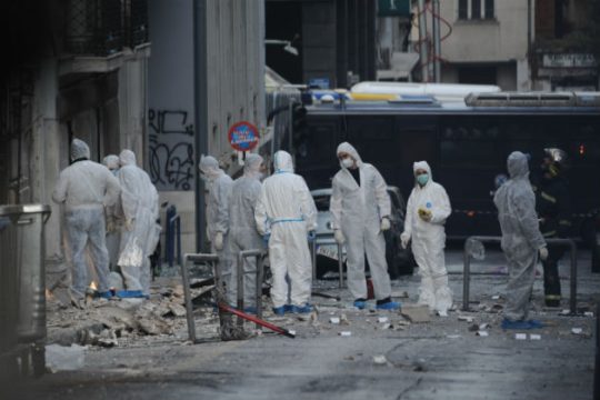 Έκρηξη βόμβας έξω από τον ΣΕΒ
