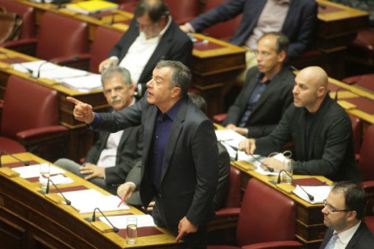 Θεοδωράκης: «Δεν είμαστε εδώ για να νταντεύουμε τον πρωθυπουργό»