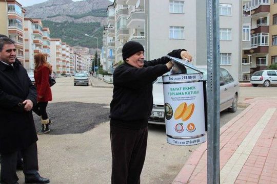 Μια σύγκριση που μας ντροπιάζει…