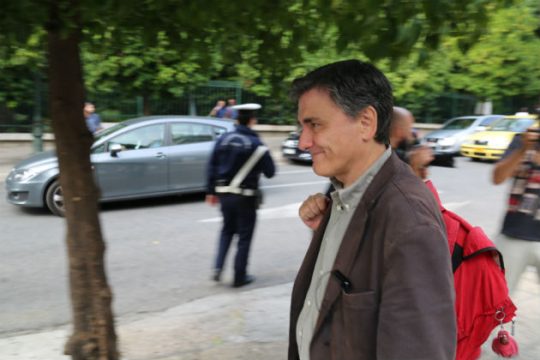 Προς συμφωνία για 100 δόσεις και ΦΠΑ στην εκπαίδευση