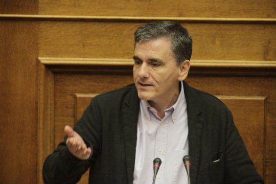 Κόντρα Τσακαλώτου – αντιπολίτευσης για τους πλειστηριασμούς