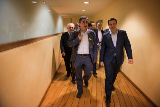 Συνεχείς επαφές και συγκρατημένη αισιοδοξία