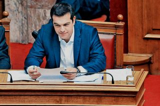 Το Μαξίμου σφίγγει τα δόντια