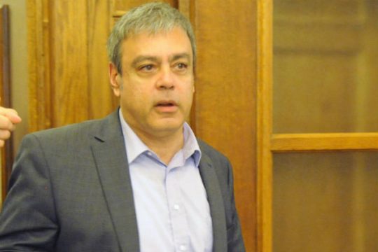 Οριακές αυξήσεις στο δημόσιο προανήγγειλε ο Βερναρδάκης
