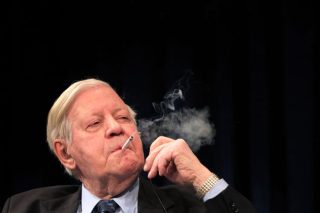 Αντίο, Χέλμουτ Σμιτ…