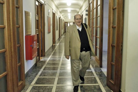 Διασπορά αντιδράσεων με διαβούλευση εις τριπλούν