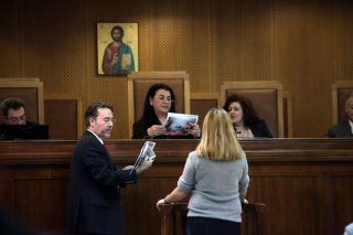 Eκπαιδευμένοι… μαχαιροβγάλτες [8-12-2015]