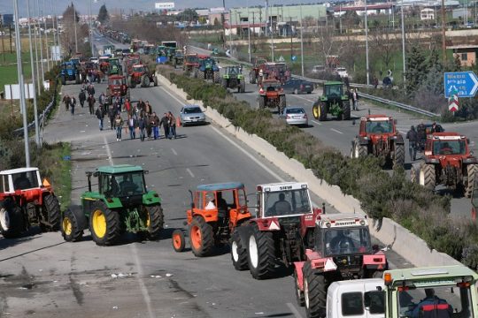 Νέα μπλόκα σχεδιάζουν οι αγρότες