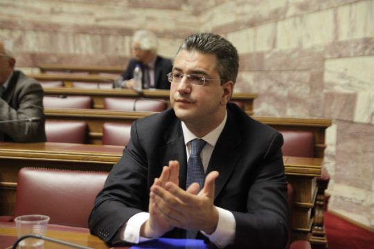 Πρωτιά Τζιτζικώστα και ανατροπή σε νέα δημοσκόπηση