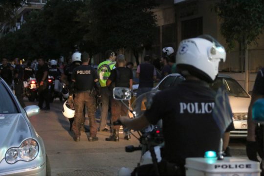 Πατέρας κρατούσε ομήρους τα παιδιά του