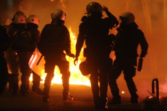 Ψάχνουν τους αστυνομικούς που «αυθαιρέτησαν» [VIDEO]
