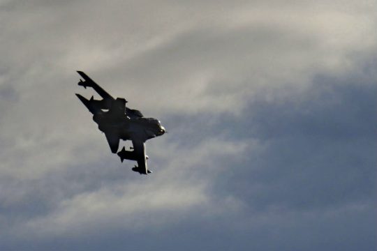 Οι βόμβες πέφτουν βροχή