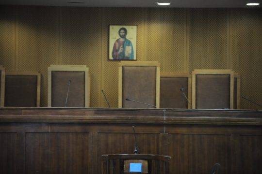 Διεκόπη η δίκη των σωφρονιστικών που κατηγορούνται για τον θάνατο Καρέλι