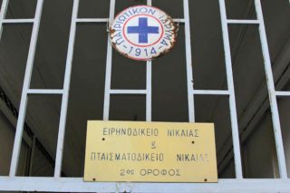 «Οι τράπεζες επιβαρύνουν σκόπιμα τους δανειολήπτες»