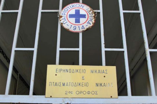 «Οι τράπεζες επιβαρύνουν σκόπιμα τους δανειολήπτες»