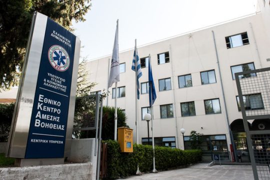 Αναστέλλουν την επίσχεση εργασίας οι εργαζόμενοι στο ΕΚΑΒ