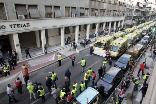 Επ’ αόριστον επίσχεση στο ΕΚΑΒ. Ακούει κανείς;