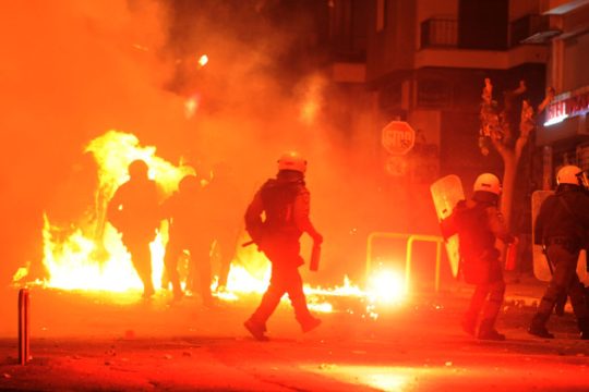 Δεκατρείς συλλήψεις για τα σοβαρά επεισόδια στα Εξάρχεια