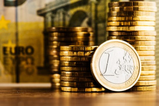 Μαστίγιο και καρότο για χρέος και αξιολόγηση