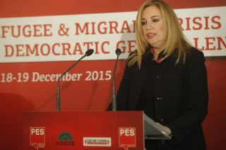 ΠΑΣΟΚ: κάνουν «σημαία» το φλερτ Τσίπρα-Καραμανλή