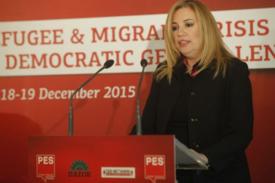 ΠΑΣΟΚ: κάνουν «σημαία» το φλερτ Τσίπρα-Καραμανλή