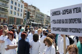 Αντί για «ομπρέλα προστασίας», «υγειονομική γενοκτονία»