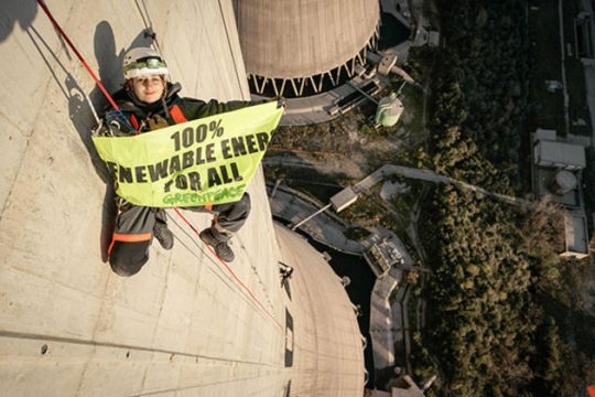 14 ώρες στα 130 μέτρα καταγγέλλοντας τη ρύπανση