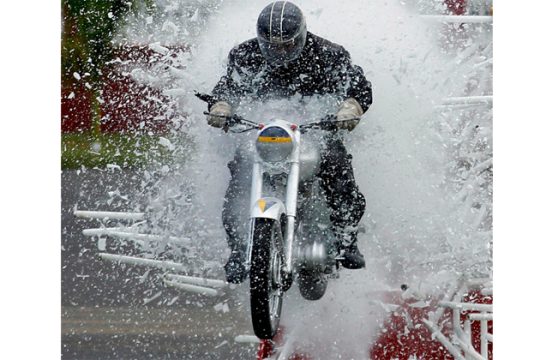 Οι Ινδοί πεινάνε και το κράτος… σουζάρει