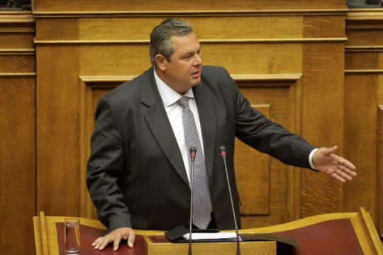 Κόντρα Καμμένου-Βενιζέλου για τα υποβρύχια
