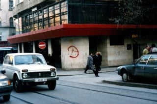 Μισές δουλειές