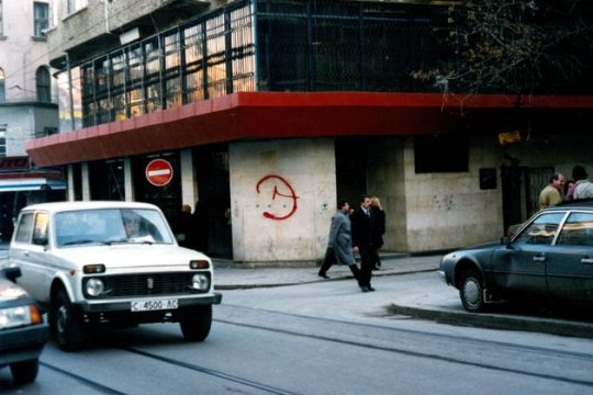 Μισές δουλειές