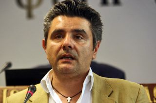 Καταγγέλλει αστυνομική αυθαιρεσία
