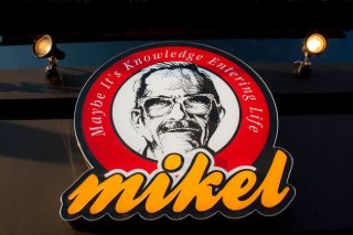 Στα Mikel απαγορεύεται να μη λες σε όλα «ναι»