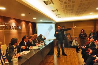 Πρώτα θύματα οι μικροομολογιούχοι, τώρα οι μικρομέτοχοι