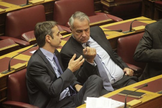 Έμμεση στήριξη στον Μητσοτάκη