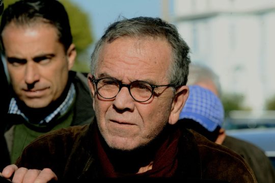 Προσωρινή λύση για τη φιλοξενία προσφύγων στο Ελληνικό