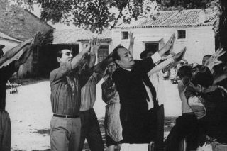 Τιτιβίσματα-μαχαιριές