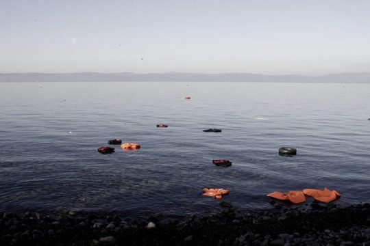 Η Ευρώπη τούς ποτίζει… Φαρμακονήσι