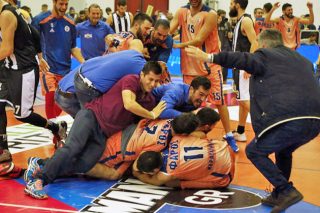 «Αναψε» Φάρος για τελικό