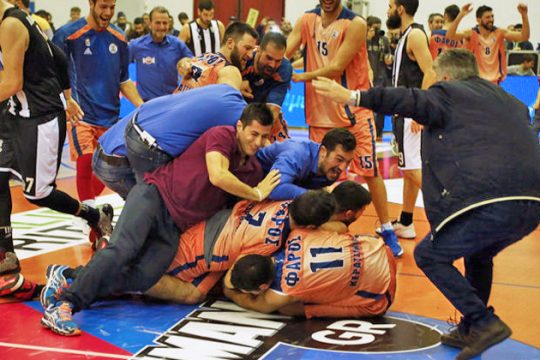 «Αναψε» Φάρος για τελικό