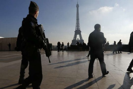 Όπλα και υλικό του ISIS σε τζαμί στη Γαλλία