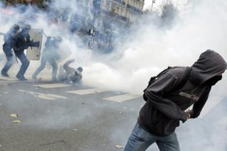 Παρισινά δρακρυγόνα για… κλιματική αλλαγή