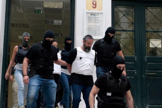 «Είμαι ληστής, αλλά όχι τρομοκράτης»